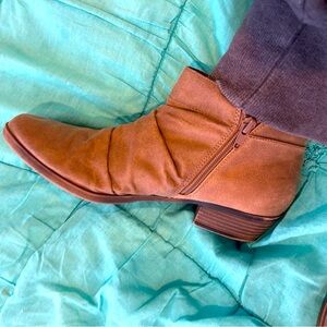 Zip side brown botties